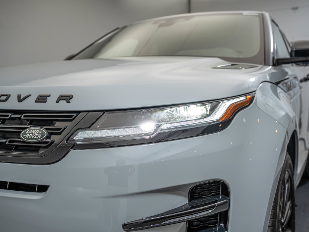 Certified 2026 Land Rover Range Rover Evoque Dynamic SE AWD/4WD image 12