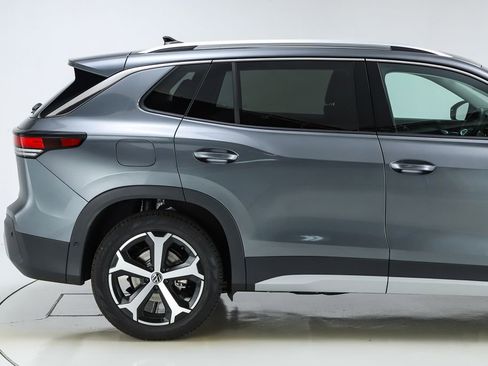 New 2026 Volkswagen Tiguan SE image 49