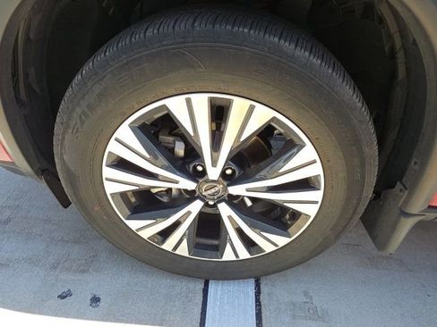 Used 2023 Nissan Rogue SV FWD image 10