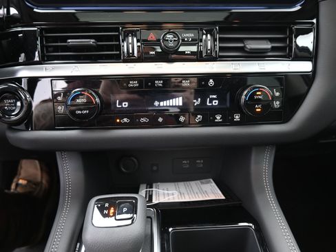 New 2026 Nissan Pathfinder Platinum AWD/4WD image 17