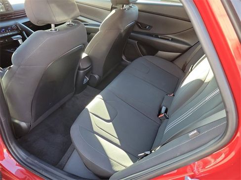 Used 2025 Hyundai Elantra Sport image 19