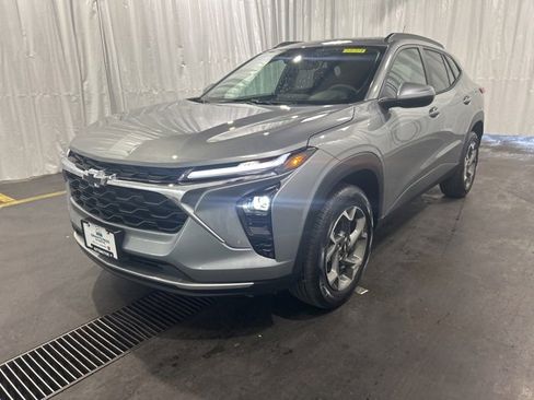 New 2025 Chevrolet Trax LT w/ Driver Confidence Package image 21