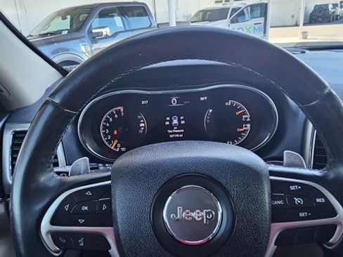 Used 2017 Jeep Grand Cherokee Limited w/ Trailer Tow Group IV image 18