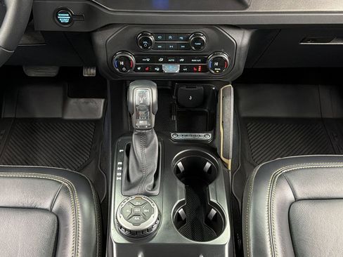 Used 2025 Ford Bronco Badlands image 33