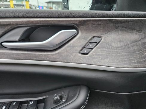 Used 2023 Jeep Grand Cherokee Limited w/ Luxury Tech Group II image 19