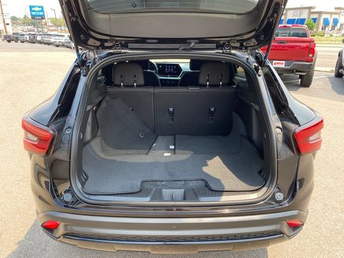 Used 2025 Chevrolet Trax RS w/ Sunroof Package FWD image 23