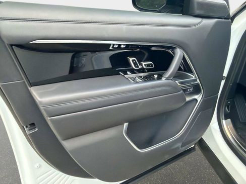 Used 2025 Land Rover Range Rover Long Wheelbase SE image 11