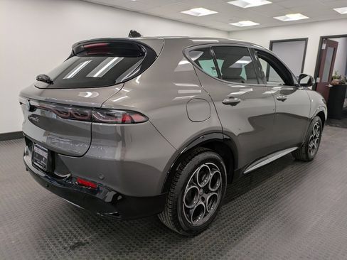 Used 2024 Alfa Romeo Tonale Ti w/ Premium Interior Package image 4