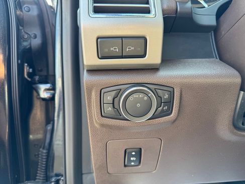 Used 2015 Ford F150 King Ranch w/ Equipment Group 601A Luxury AWD/4WD image 11