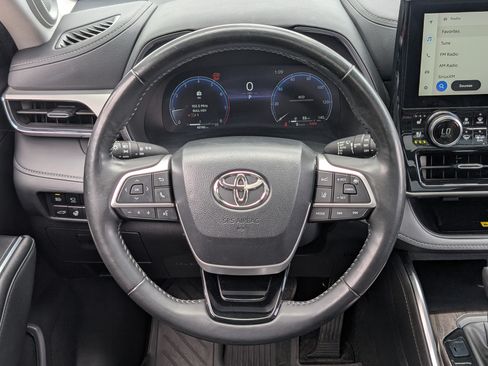 Used 2023 Toyota Highlander Platinum AWD/4WD image 27