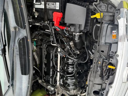 Used 2013 Ford Fiesta SE FWD image 32