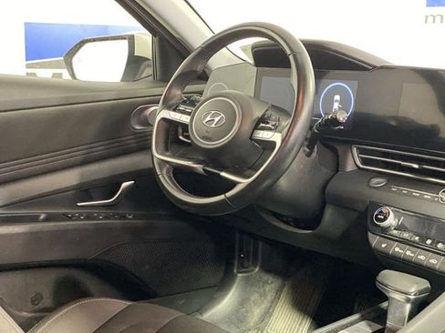 Used 2023 Hyundai Elantra SEL w/ Convenience Package image 10