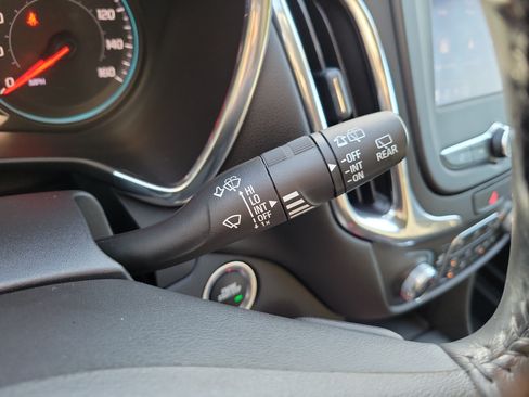 Used 2020 Chevrolet Equinox LT FWD image 31