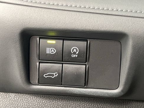 Used 2025 Toyota Highlander XLE FWD image 59