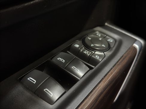 Used 2023 GMC Sierra 2500 SLT w/ SLT Premium Package image 39