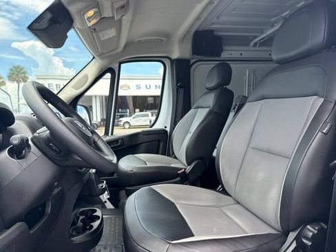 Used 2025 RAM ProMaster 2500 w/ Convenience Group FWD image 8