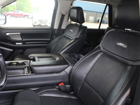 Used 2025 Ford Expedition Platinum AWD/4WD image 17