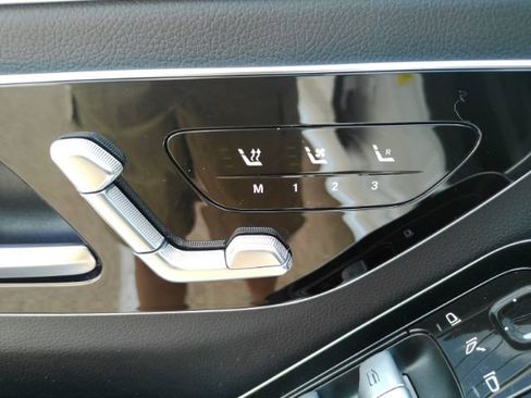 Used 2022 Mercedes-Benz S 500 4MATIC w/ AMG Line Package image 17