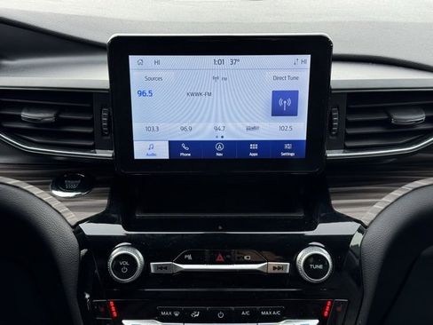 Certified 2023 Ford Explorer Limited w/ Equipment Group 301A image 3