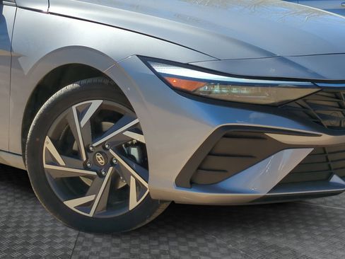 Certified 2025 Hyundai Elantra SEL image 21