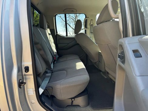 Used 2016 Nissan Frontier SV image 15