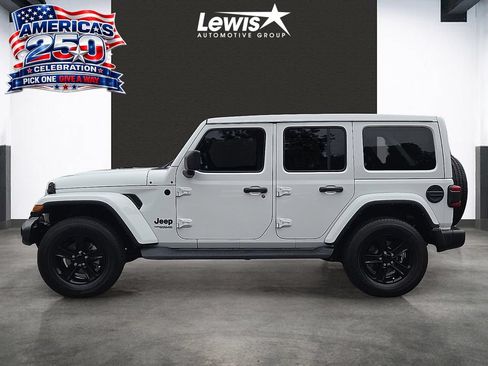 Used 2022 Jeep Wrangler Unlimited Sahara AWD/4WD image 2