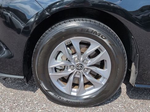 Used 2025 Toyota Sienna XLE FWD image 11