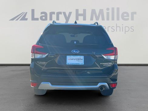 Used 2021 Subaru Forester Touring image 4