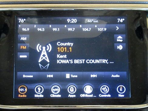 Used 2019 Jeep Grand Cherokee Overland AWD/4WD image 24