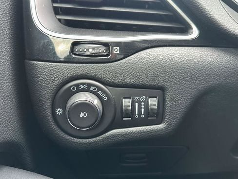 Used 2021 Jeep Cherokee Latitude Plus image 31