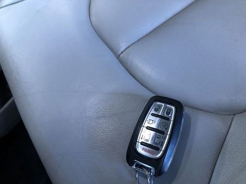 Used 2017 Chrysler Pacifica Touring-L FWD image 33