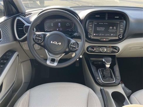 Used 2023 Kia Soul LX w/ LX Technology Package image 2