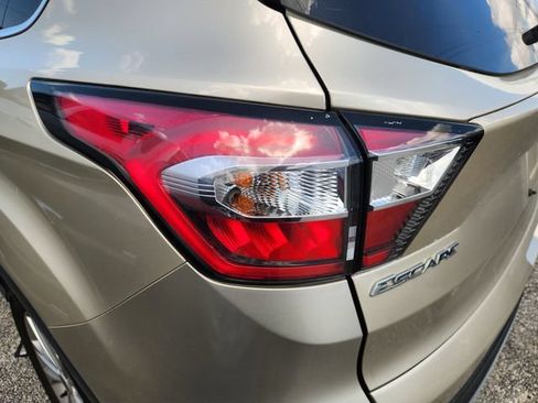Used 2018 Ford Escape SE w/ SE Sync 3 Package FWD image 7