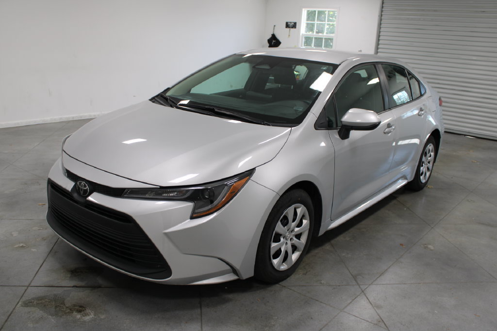 Used 2024 Toyota Corolla LE FWD image 4