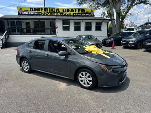 Used 2025 Toyota Corolla LE FWD image 11