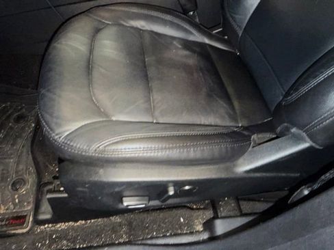 Used 2018 Ford Explorer XLT w/ Equipment Group 202A FWD image 7
