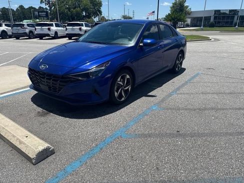 Used 2023 Hyundai Elantra SEL w/ Convenience Package FWD image 11