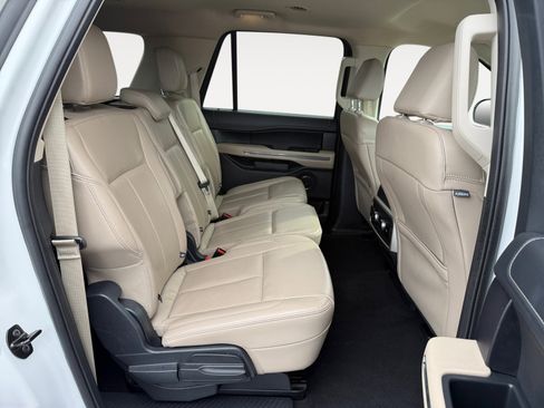 Certified 2024 Ford Expedition Max XLT image 19