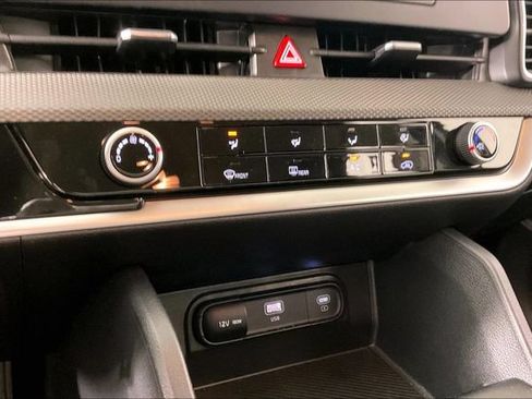 Used 2025 Kia Sportage LX FWD image 14