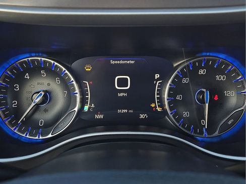 Used 2025 Chrysler Pacifica Select image 18