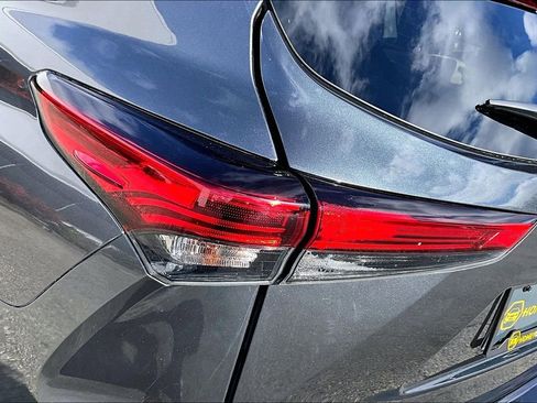 Used 2021 Toyota Highlander XLE image 22