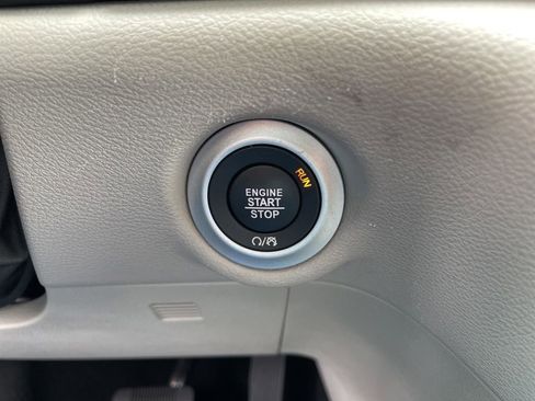 Used 2024 Chrysler Pacifica Touring-L FWD image 30