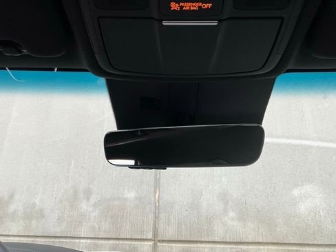 Used 2025 Genesis G70 2.5T image 18