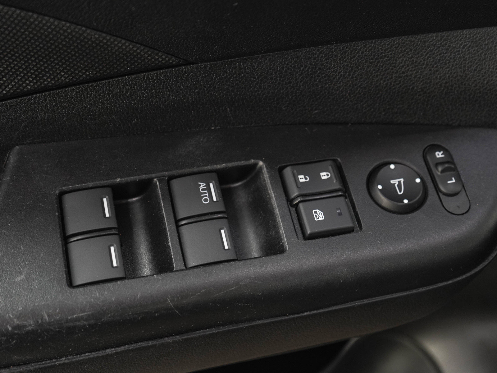 Used 2015 Honda CR-V LX image 20