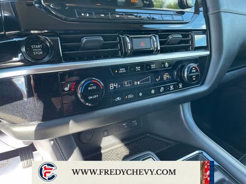 Used 2025 Nissan Pathfinder SL AWD/4WD image 18