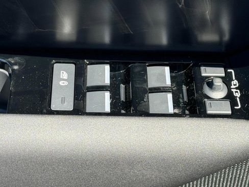 Used 2026 Land Rover Range Rover Velar Dynamic SE image 21