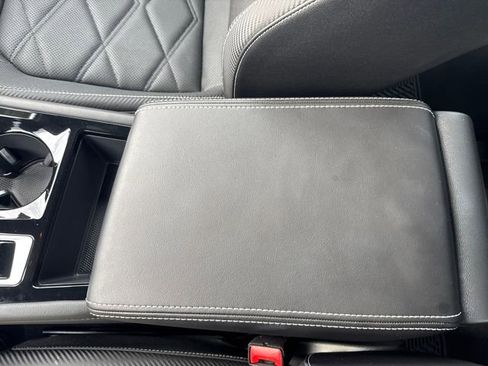 Certified 2025 Volkswagen Atlas Cross Sport SE w/ Panoramic Sunroof Package image 29