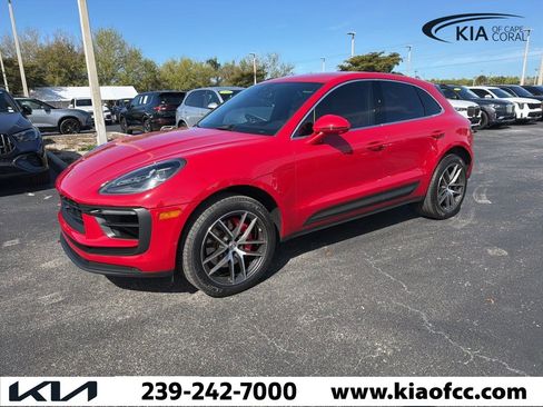 Used 2023 Porsche Macan S image 2