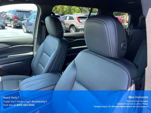 Used 2025 Chevrolet Traverse LT FWD image 12