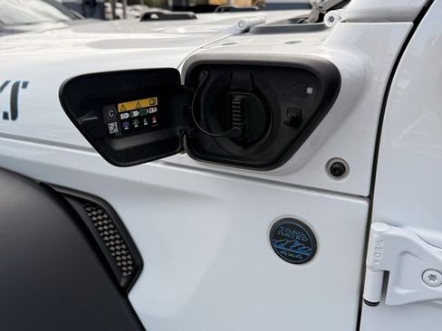 Used 2023 Jeep Wrangler Unlimited w/ 8.4" Radio Group image 9